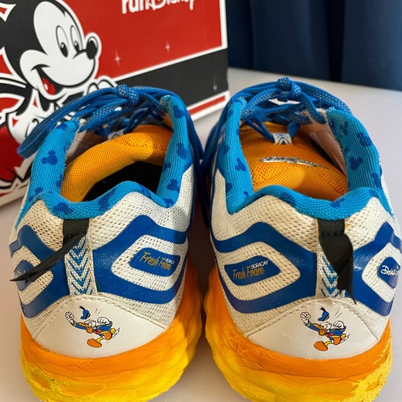 New Balance Run Disney Donald Duck Running Shoes 2015 Limited Edition - Picture 4 of 13